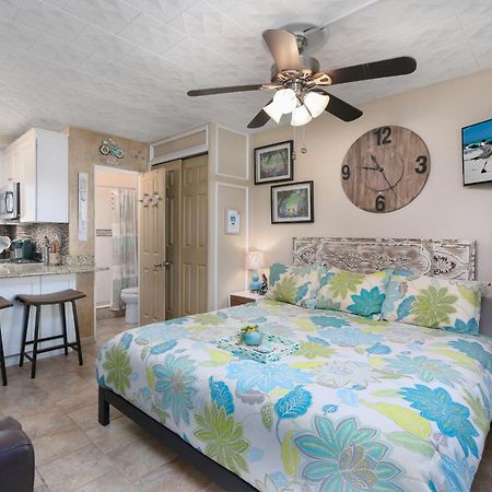 Tropic Terrace Hotel St. Pete Beach Buitenkant foto