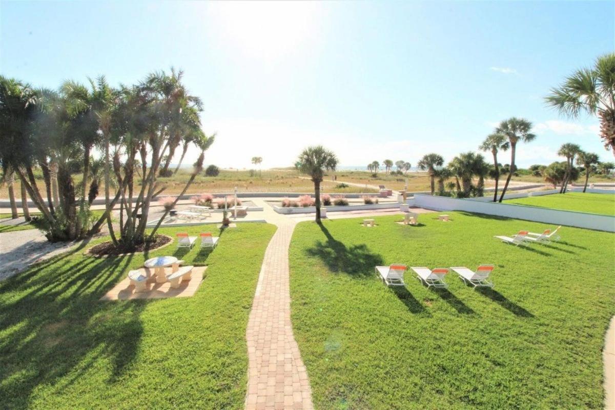 Tropic Terrace Hotel St. Pete Beach Buitenkant foto