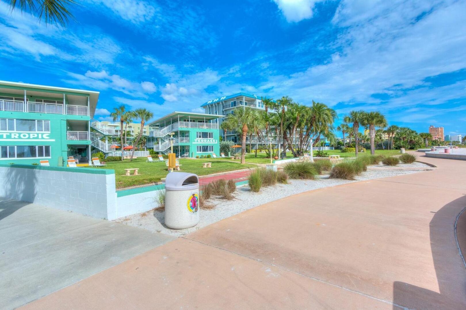 Tropic Terrace Hotel St. Pete Beach Buitenkant foto