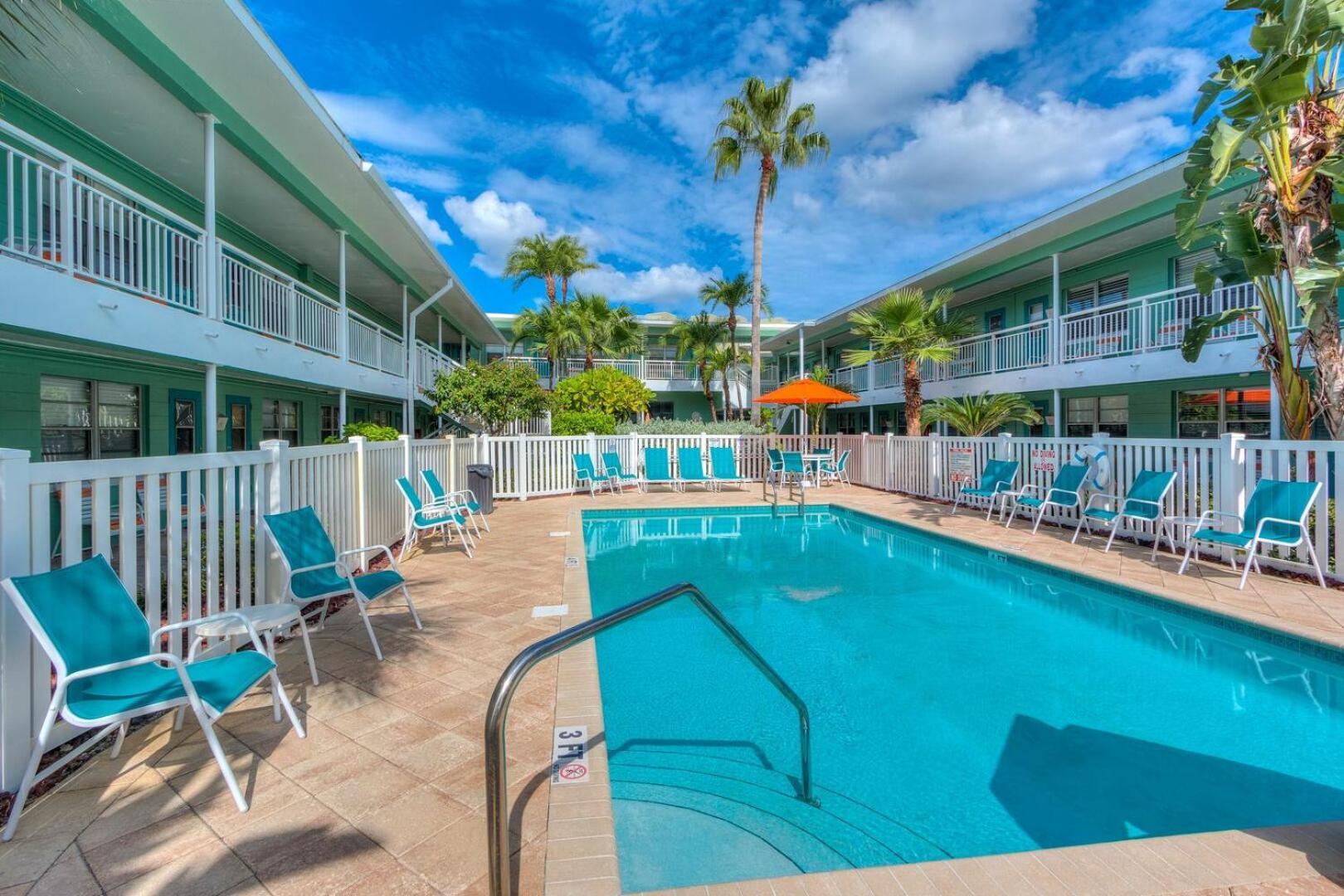 Tropic Terrace Hotel St. Pete Beach Buitenkant foto