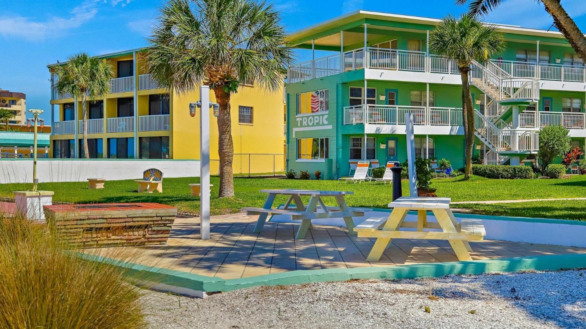 Tropic Terrace Hotel St. Pete Beach Buitenkant foto